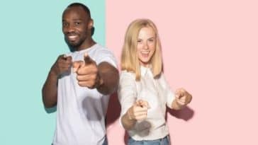 Body Language Signs Someone Likes You or Attracted to You