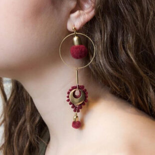 Dress Yourself As A Mom And We’ll Reveal Your Mom Aesthetic (16) (1) Eclectic mix earrings