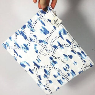 Dress Yourself As A Mom And We’ll Reveal Your Mom Aesthetic (9) (1) Makeup pouch bag
