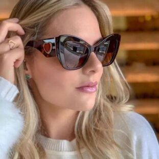 Which Fictional Popular Blonde Girl Are You (2) (1) Cat eye sunglasses