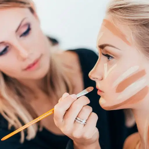 Are You a Makeup Minimalist or Maximalist Take This Quiz to Find Out! (3) makeup technique