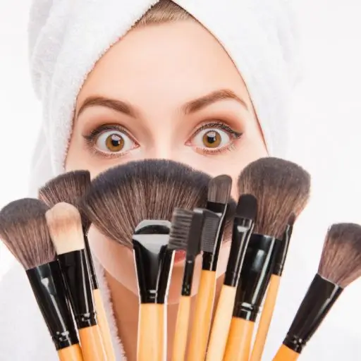 Are You a Makeup Minimalist or Maximalist Take This Quiz to Find Out! makeup brushes
