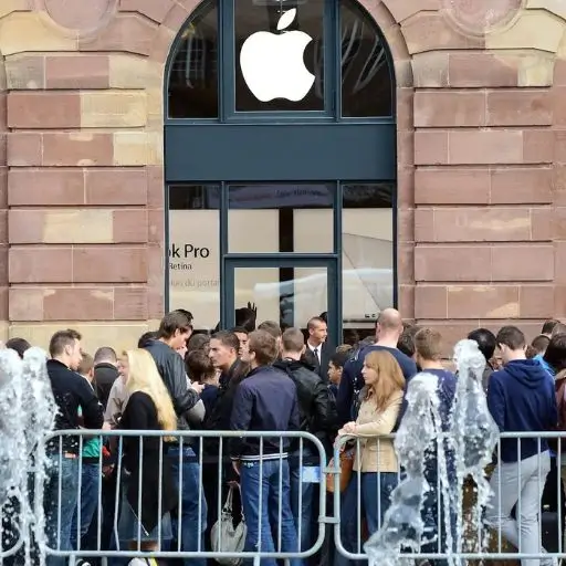 How Nerdy Are You Really (2) line at the Apple store